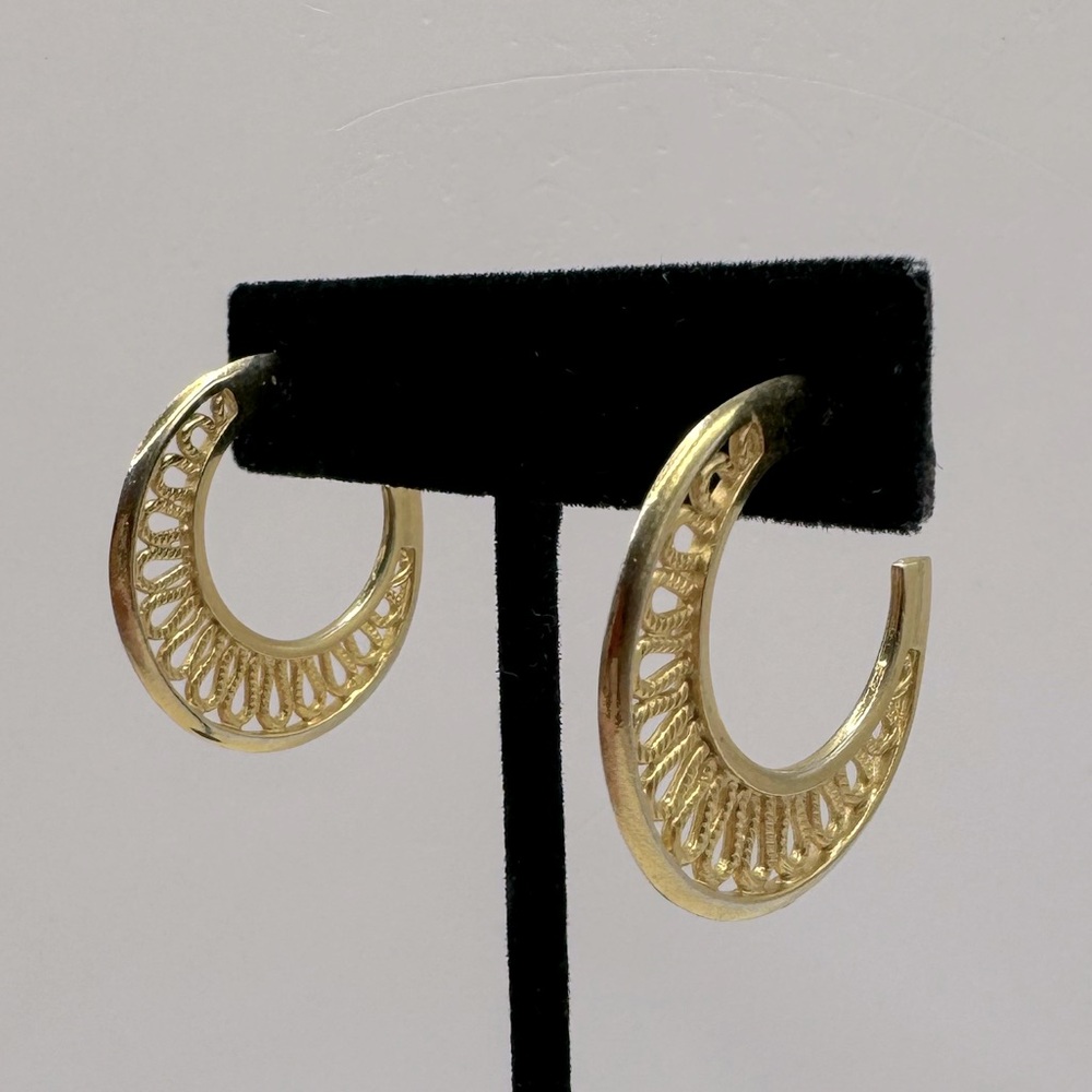 VINTAGE Gold-Tone Filigree Hoop Earrings